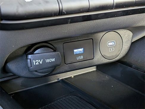 Used 2025 Hyundai Elantra SEL image 24