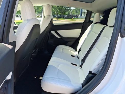 Used 2021 Tesla Model Y Long Range AWD/4WD image 10