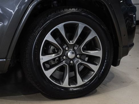 Used 2017 Jeep Grand Cherokee Overland w/ Jeep Active Safety Group RWD image 61