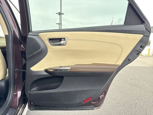 Used 2013 Toyota Avalon Limited image 36
