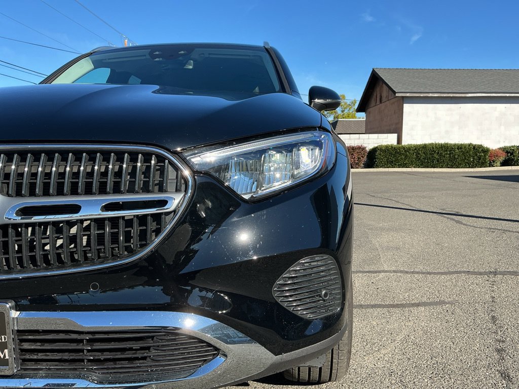 Used 2025 Mercedes-Benz GLC 350e 4MATIC w/ Driver Assistance Package image 10