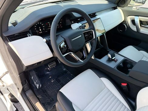 New 2026 Land Rover Discovery Sport Landmark image 26