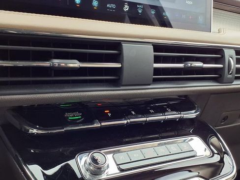 Used 2023 Lincoln Corsair AWD image 13