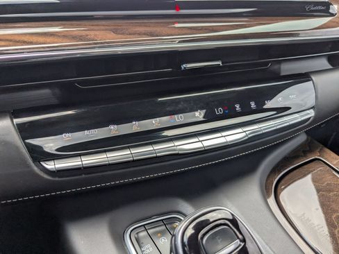 Used 2022 Cadillac Escalade Premium Luxury Platinum w/ Heavy-Duty Trailer Package AWD/4WD image 19