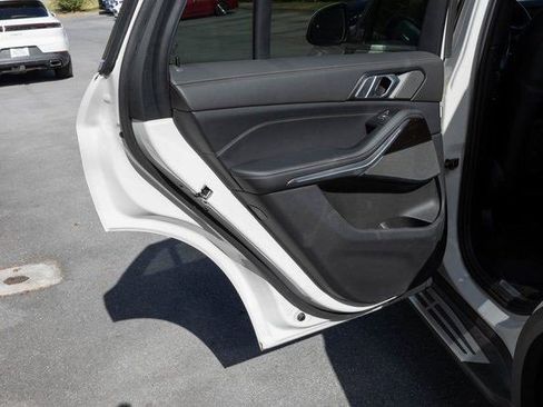 Used 2024 BMW X5 xDrive50e image 12