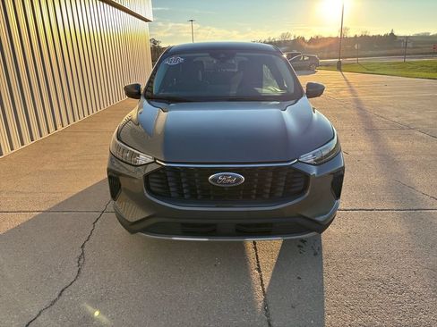 Used 2023 Ford Escape Active w/ Tech Pack #2 AWD/4WD image 2