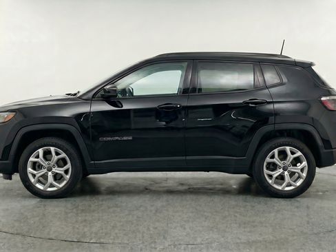 Used 2025 Jeep Compass Latitude image 5