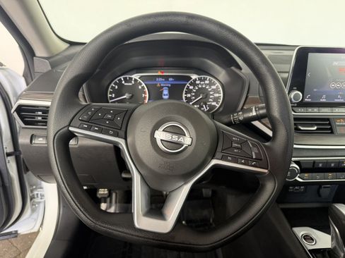 Used 2025 Nissan Altima 2.5 SV FWD image 20