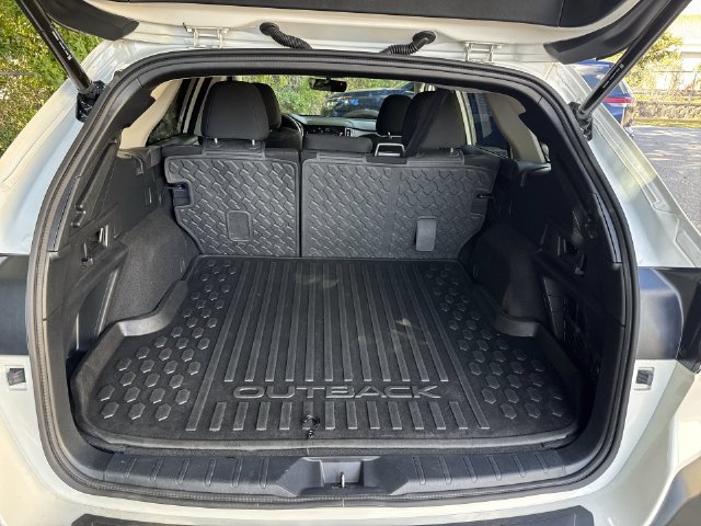 Used 2024 Subaru Outback Premium AWD/4WD image 12
