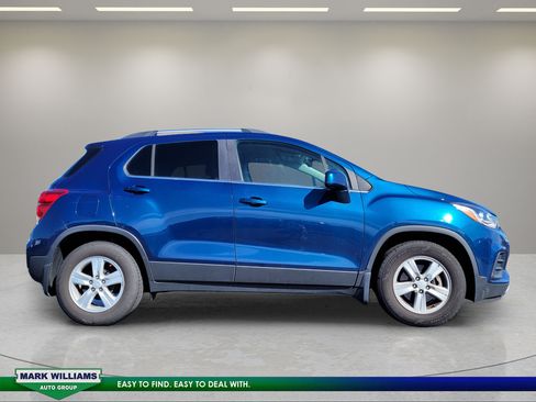 Used 2019 Chevrolet Trax LT w/ LPO, Protection Package FWD image 2
