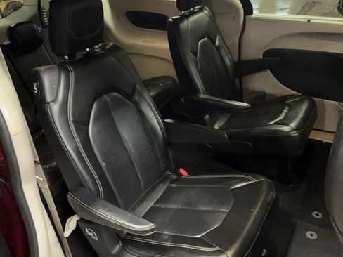 Used 2020 Chrysler Voyager Lxi FWD image 20