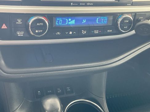 Used 2019 Toyota Highlander SE AWD/4WD image 19