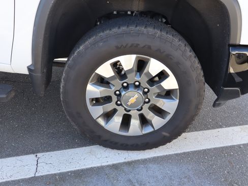 Certified 2024 Chevrolet Silverado 2500 Custom w/ Custom Value Package image 37