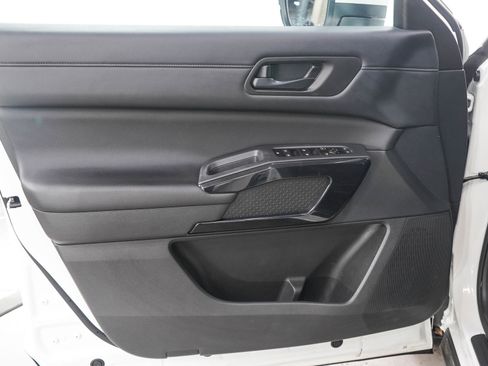Used 2024 Nissan Pathfinder SV AWD/4WD image 21