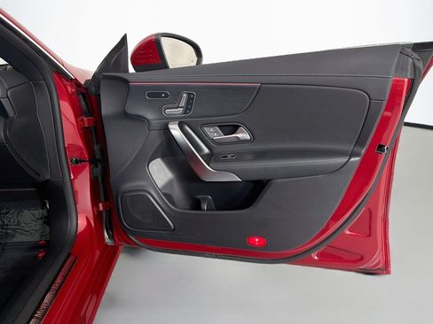 Certified 2021 Mercedes-Benz CLA 250 image 25