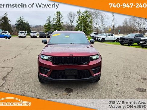 Used 2023 Jeep Grand Cherokee Altitude image 2