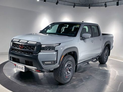 Used 2025 Nissan Frontier PRO-4X image 8