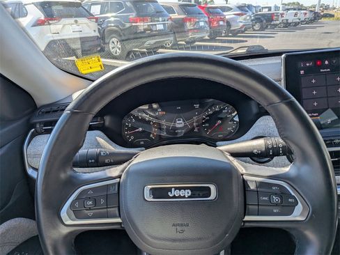 Used 2022 Jeep Compass Latitude w/ Sun and Sound Group image 29