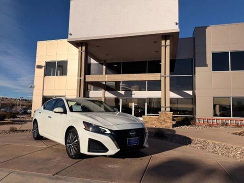 Used 2023 Nissan Altima 2.5 SV FWD image 1