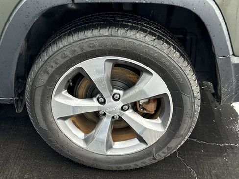 Used 2019 Jeep Cherokee Limited image 31