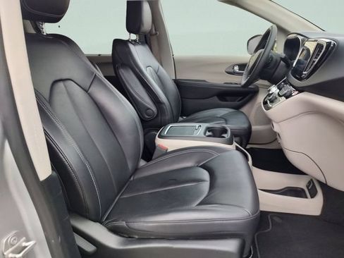 Certified 2024 Chrysler Pacifica Touring-L FWD image 27