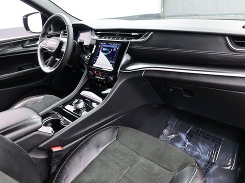 Used 2023 Jeep Grand Cherokee L Laredo image 14