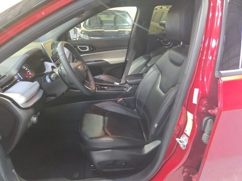 Used 2025 Jeep Compass Limited AWD/4WD image 3
