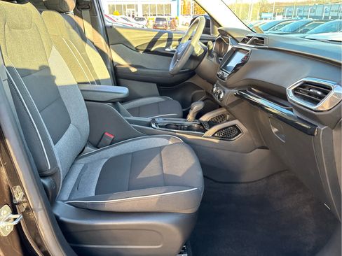 Certified 2023 Chevrolet TrailBlazer LT w/ Convenience Package FWD image 25
