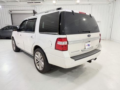 Used 2017 Ford Expedition Platinum RWD image 3