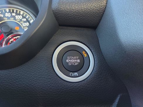 Used 2020 RAM 1500 Laramie AWD/4WD image 6