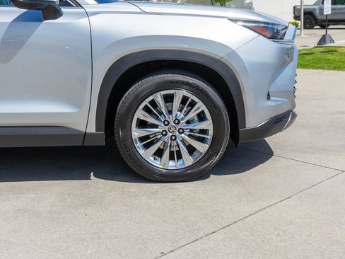 Used 2024 Toyota Grand Highlander AWD image 37