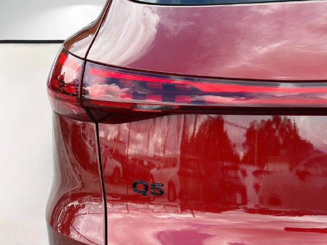 Used 2025 Audi Q5 Premium AWD/4WD image 8