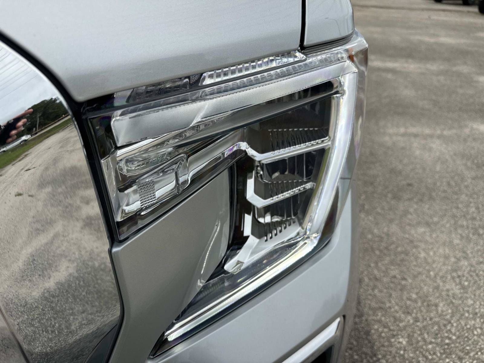 Used 2021 GMC Sierra 1500 SLT w/ SLT Premium Package AWD/4WD image 10
