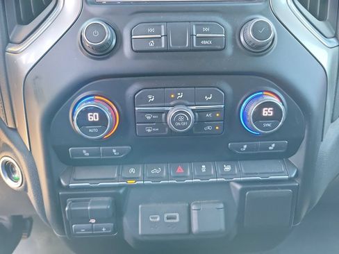 Used 2021 Chevrolet Silverado 1500 LT AWD/4WD image 18