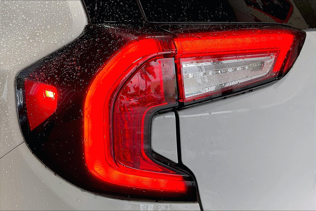 Used 2024 GMC Terrain SLT AWD/4WD image 17
