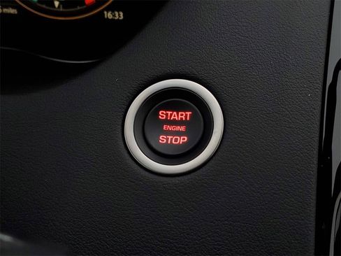 Used 2024 Jaguar E-PACE R-Dynamic SE image 17