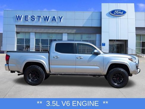 Used 2022 Toyota Tacoma SR5 RWD image 2