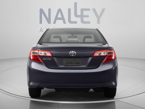 Used 2012 Toyota Camry SE FWD image 4