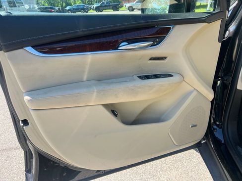 Used 2018 Cadillac XT5 Luxury w/ Driver Awareness Package FWD image 10