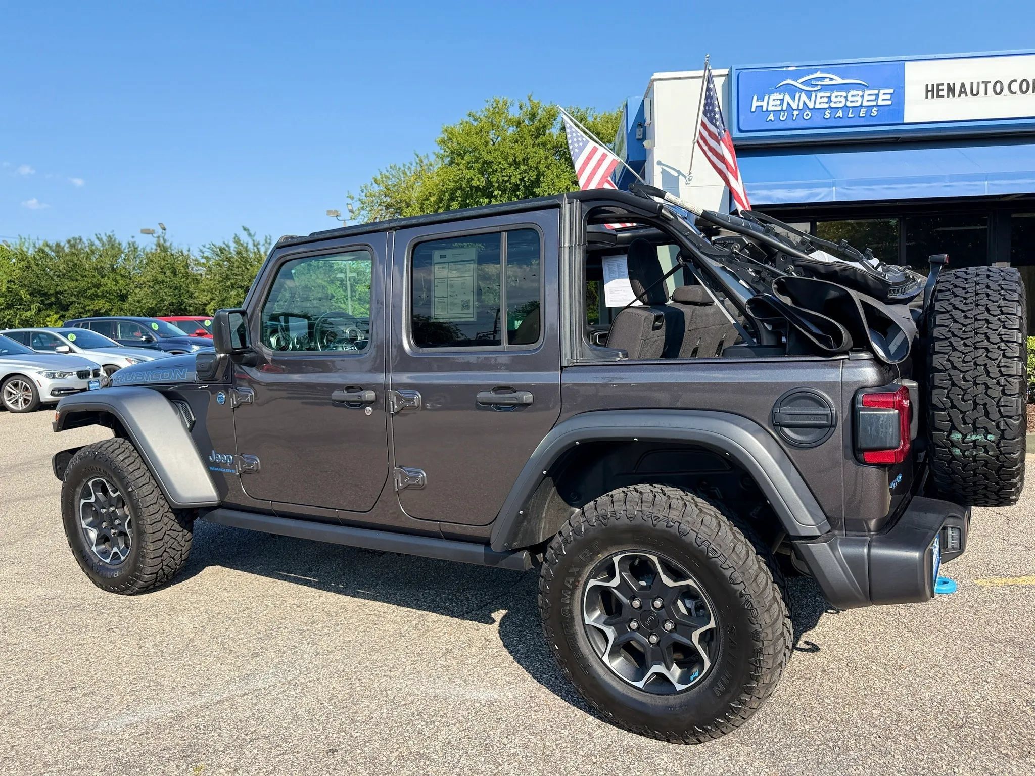 Used 2023 Jeep Wrangler Unlimited Rubicon 4xe w/ Cold Weather Group AWD/4WD image 17