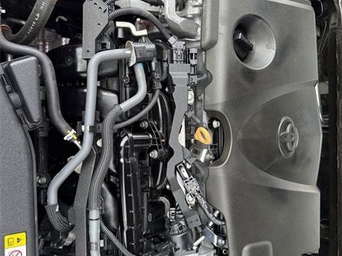 Used 2025 Toyota Camry SE image 34