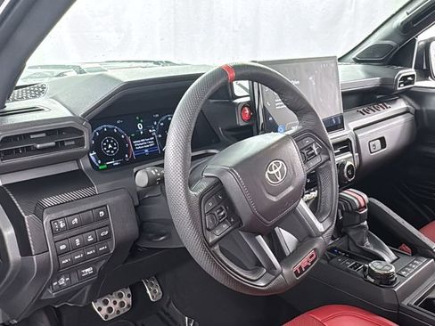 Used 2025 Toyota Tacoma TRD Sport image 37
