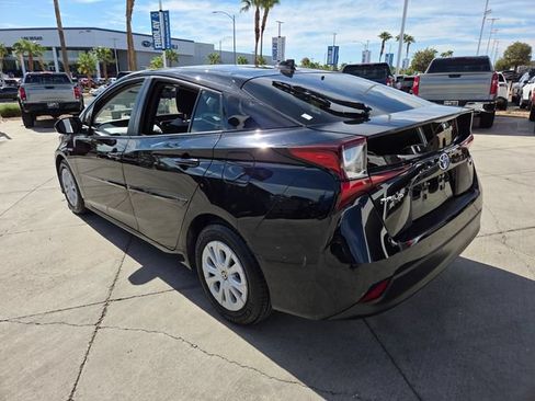 Used 2021 Toyota Prius LE FWD image 4