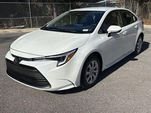 Used 2026 Toyota Corolla LE image 2