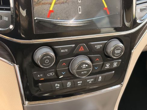 Used 2020 Jeep Grand Cherokee Limited w/ Luxury Group II RWD image 23
