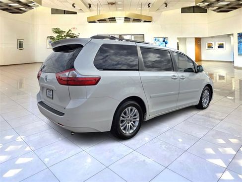Used 2015 Toyota Sienna XLE Premium image 7