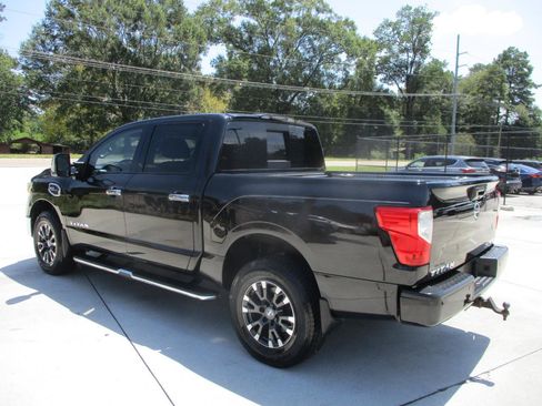 Used 2017 Nissan Titan SL w/ Off-Road Package AWD/4WD image 9