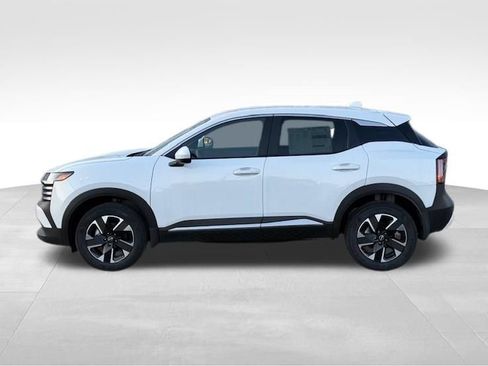 Used 2025 Nissan Kicks SV w/ Illumination Package AWD/4WD image 2