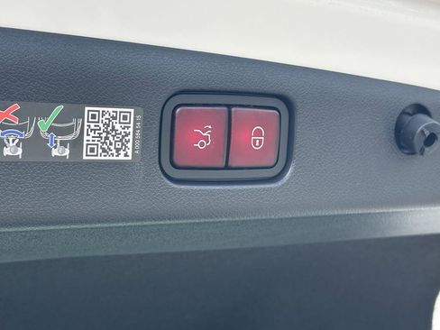 Certified 2025 Mercedes-Benz E 350 Sedan image 22