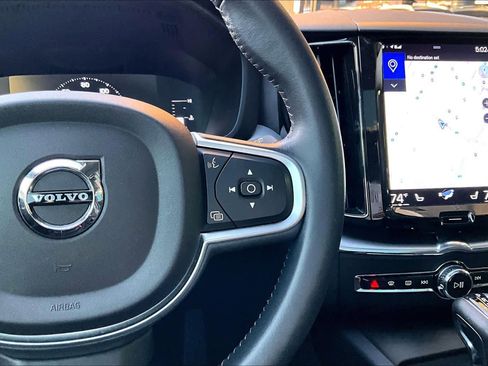 Used 2019 Volvo XC60 T6 Momentum w/ Premium Package image 24